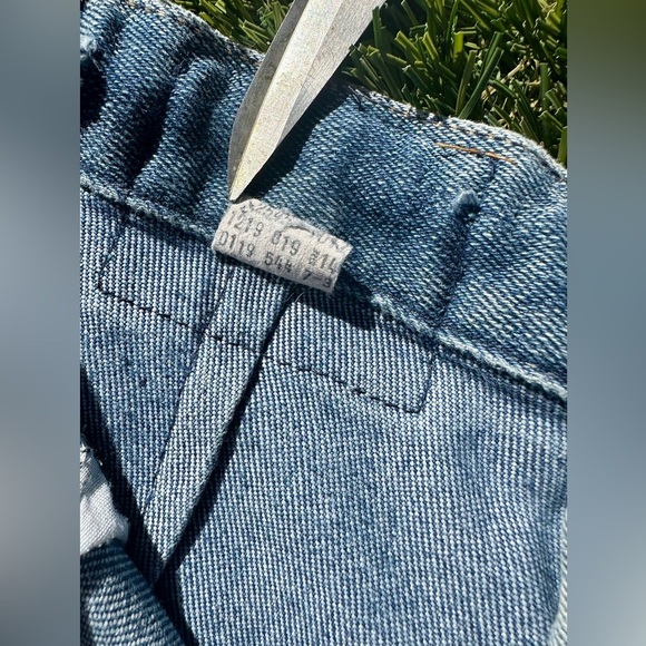 Levi’s 1980s Vintage White Tab Cropped Jeans - Picture 4 of 10